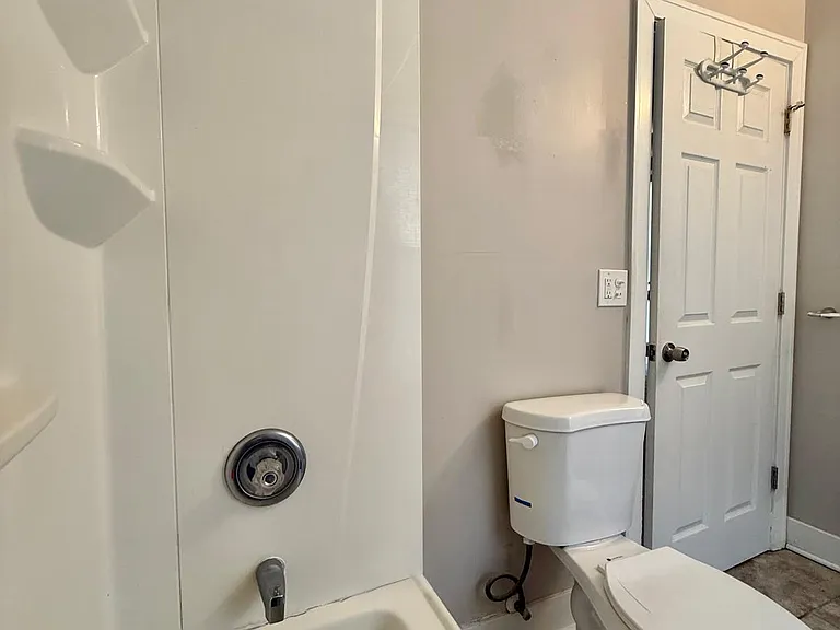 1475 W 112th St #1 — Photo 7