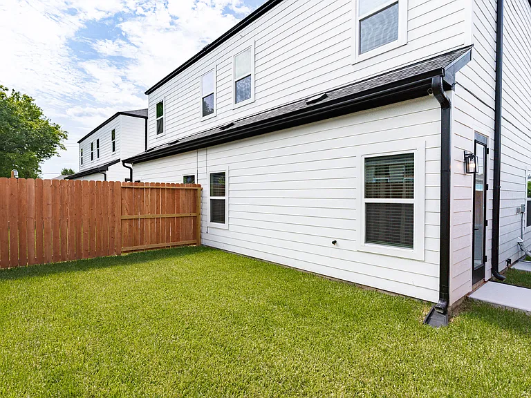 Bellfort St — Photo 23