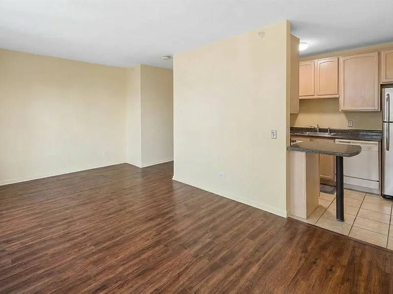 630 N State St #2001 — Photo 16