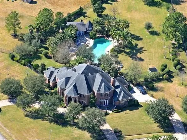 12802 Wondering Forest Dr, Tomball, TX 77377