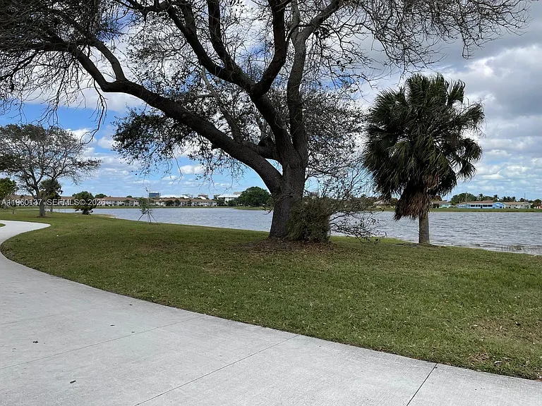 470 Executive Center Dr #1C — Photo 18