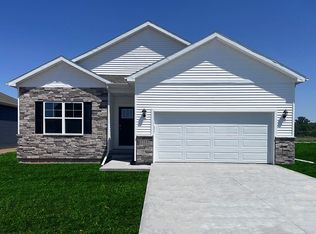 2754 Cecelia Dr, Hiawatha, IA 52233