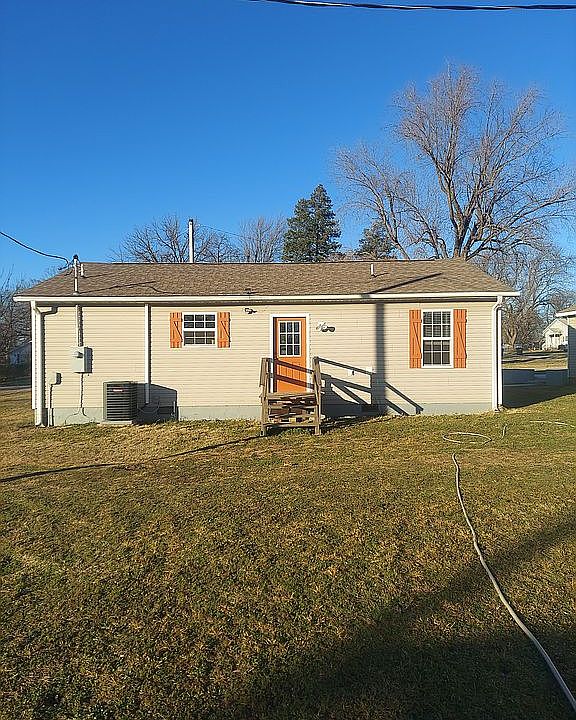 2nd image of 301 N 4th St