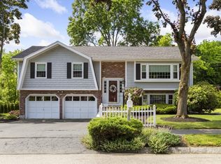 32 Milepost Rd, Reading, MA 01867
