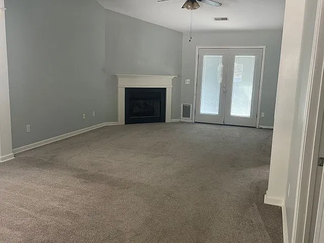 114 Huntington Cir — Photo 5