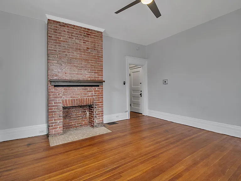 215 Allen St — Photo 6