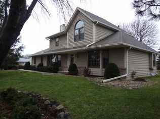 W158N10359 Mohawk Dr, Germantown, WI 53022