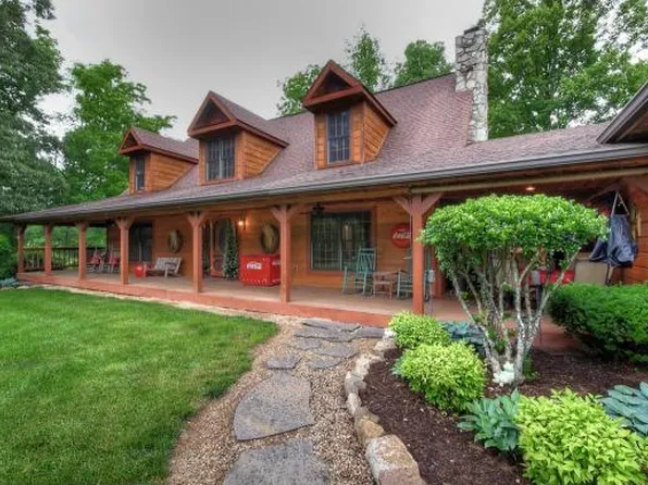 180 Country Acres Dr, Elizabethton, TN 37643