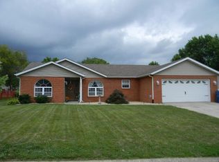 3813 Rolling Meadows Dr, Shiloh, IL