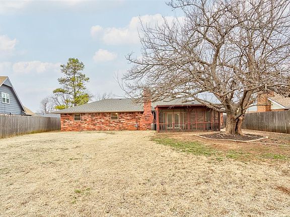 5th image of 1028 Hunters Glen Cir