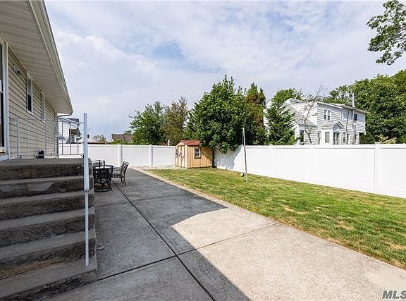 2nd image of 2553 Bedell St