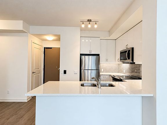 5th image of 4955 Yonge St #2910