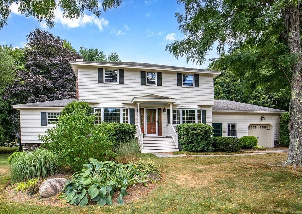 1st image of 13 Hillcrest Dr