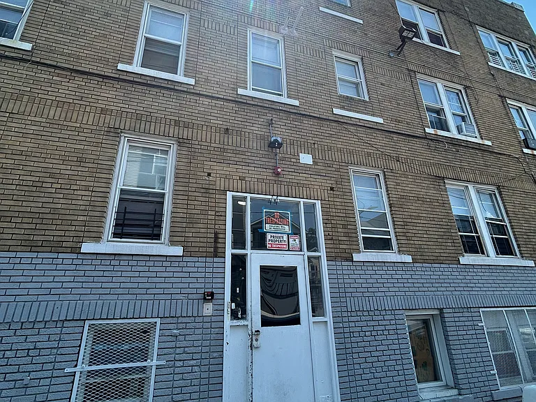 44 12th Ave #2B — Photo 1