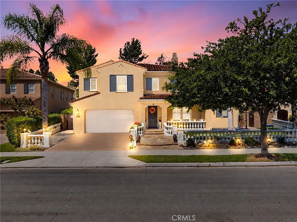 5 bed, 5.5 bath, 5011 sqft, $9,688 — Photo 1