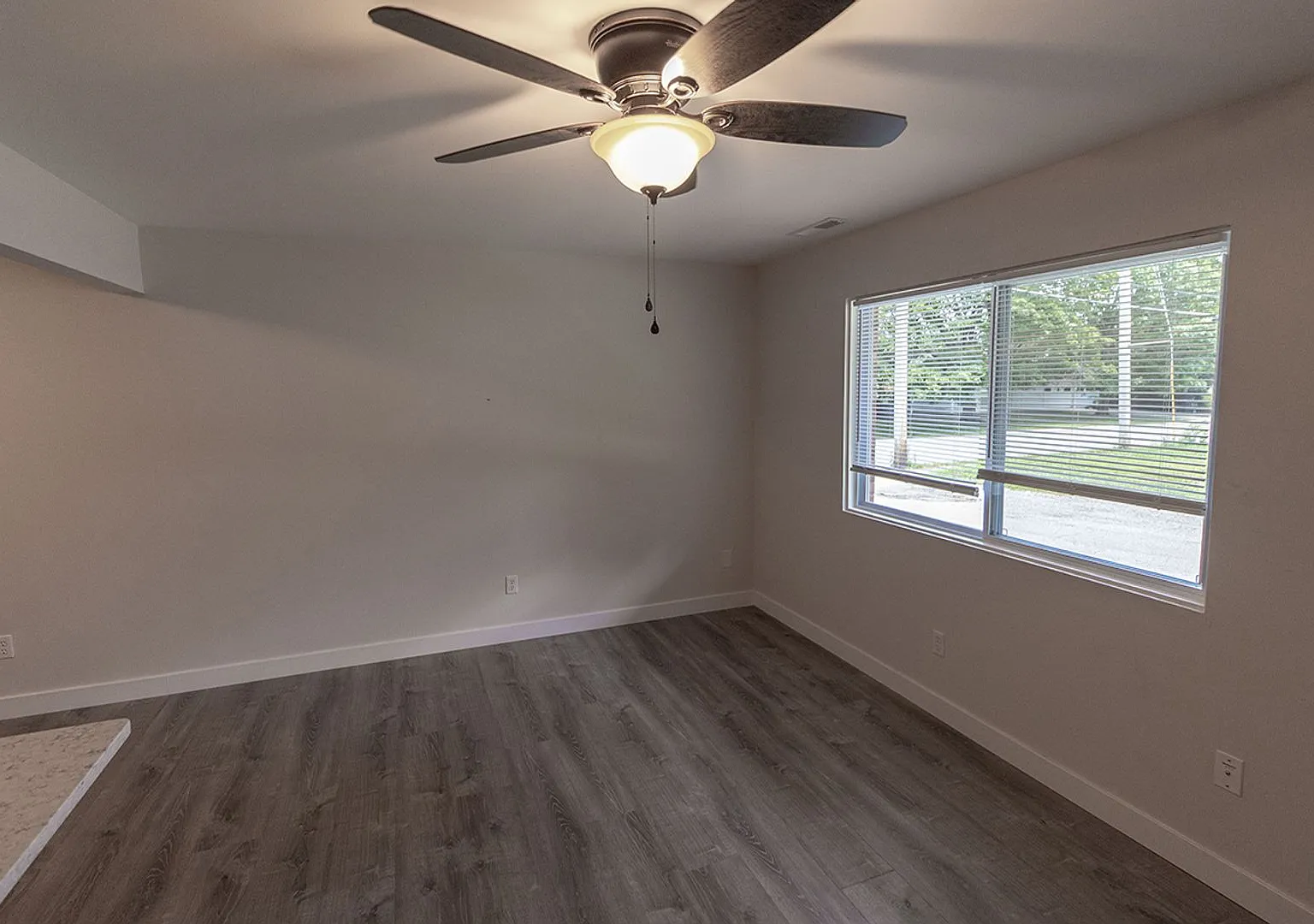 Charming two bedroom one bath Your Urban Oasis Awaits! — Photo 4