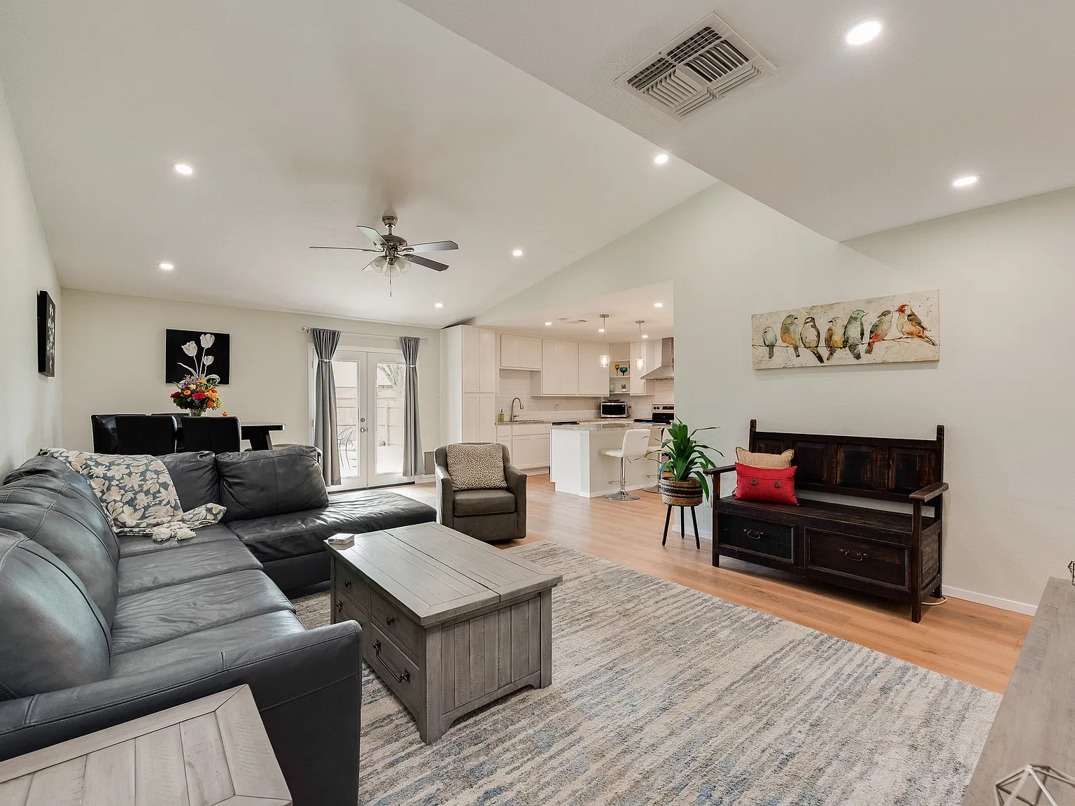 3 bed, 1482 sqft, $2,550 — Photo 4