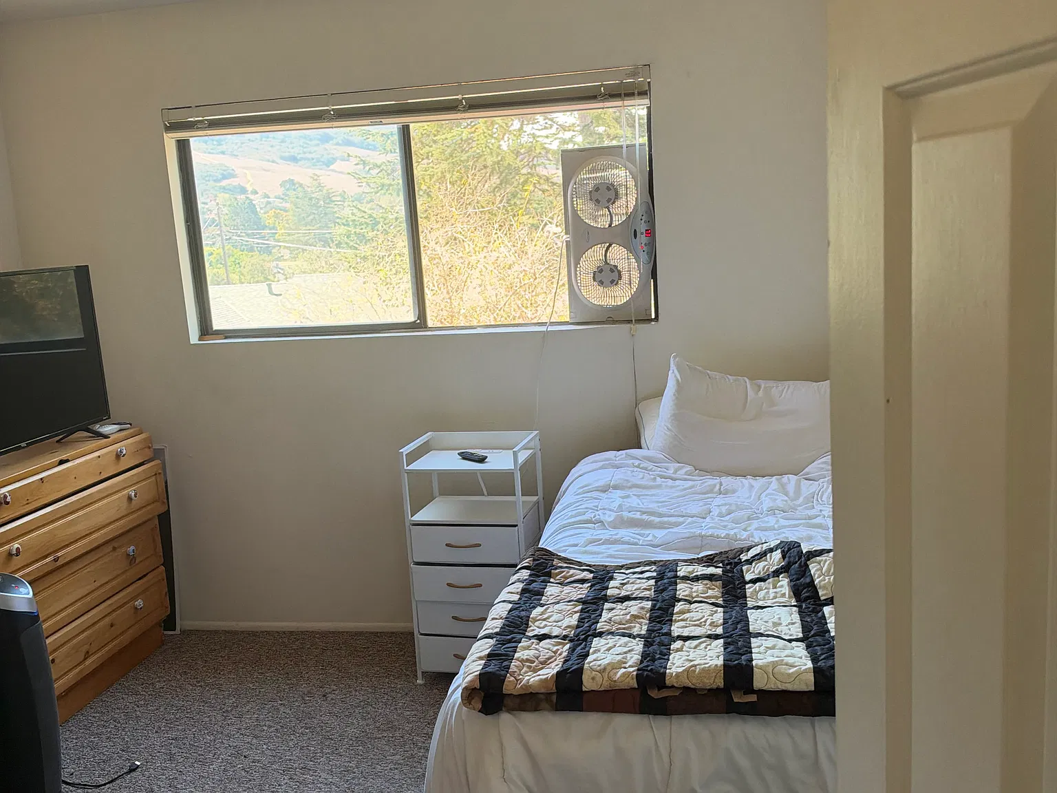 3 bed, 2.5 bath, $1,225 — Photo 1