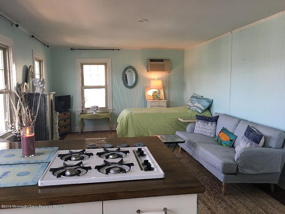 2nd image of 6 Webb Ave APT 7