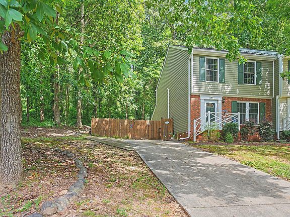 3rd image of 329 Glencoe Dr