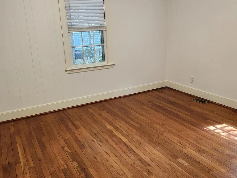 340 E Delaware Ave — Photo 12