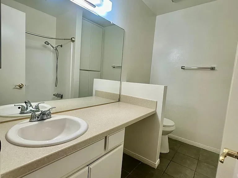 882 N Victor Ave #18 — Photo 12