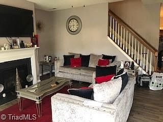 5th image of 713 Woodlake Dr