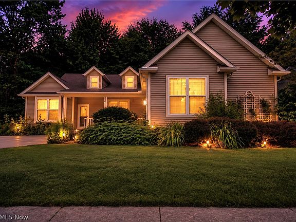 2nd image of 1901 Pembrooke Ln