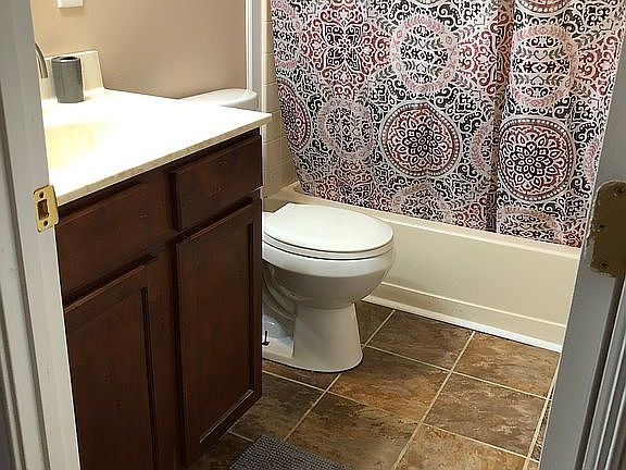 Bathroom 2 bath/shower