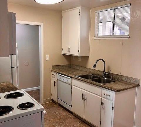 4th image of 2401 Carlmont Dr APT 9