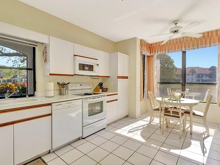 16050 W Bay Dr #151 — Photo 10
