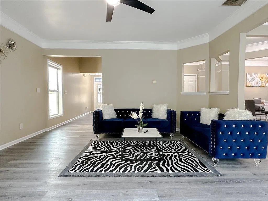 5 bed, 2.0 bath, 2926 sqft, $2,600 — Photo 4