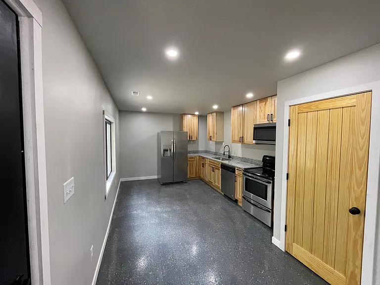 1522 Wedgewood Dr — Photo 3