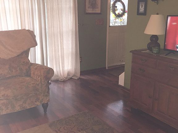 3rd image of 190 Ashwood Dr