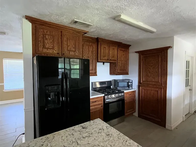 515 S Burnett Dr — Photo 3