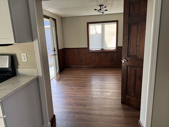 5th image of 814 N 350 W