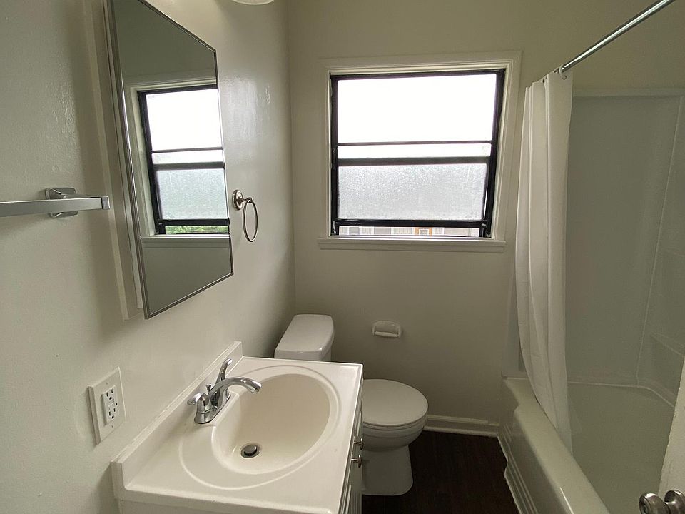 2nd image of 541 W Flora St #27