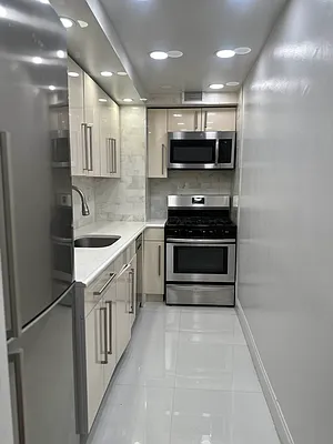 Rented by AZ REALTY NYC LLC | media 21