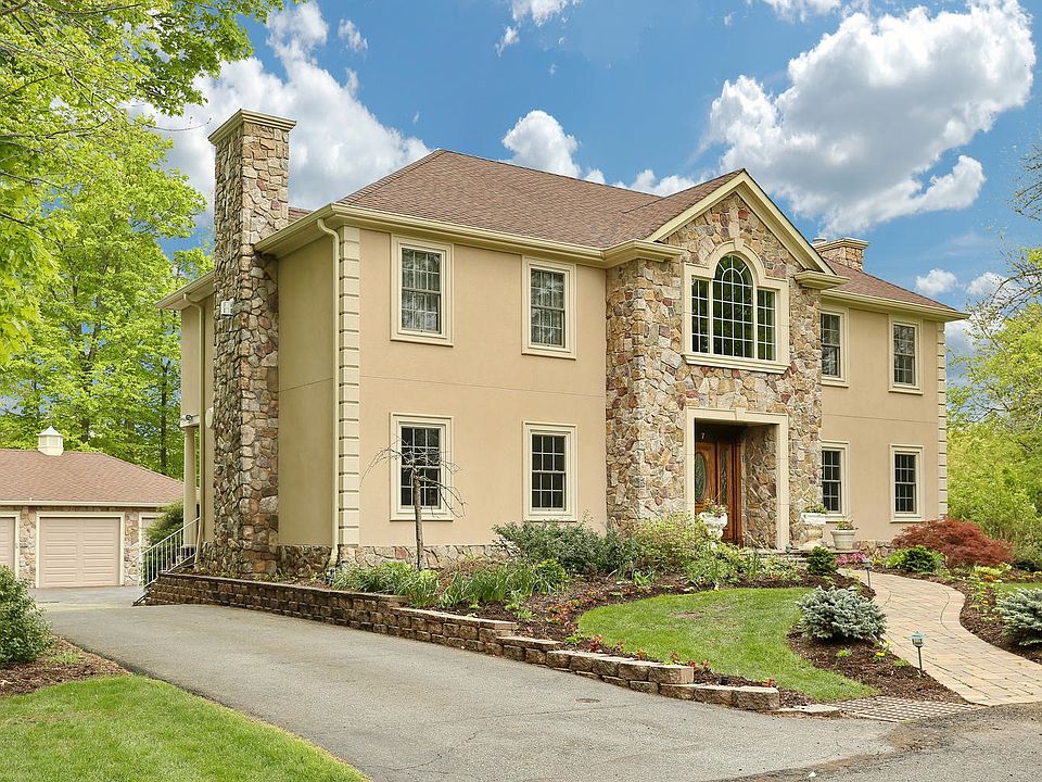 1st image of 7 Stevens Ln