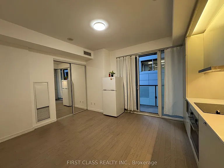 101 Peter St #617 — Photo 3