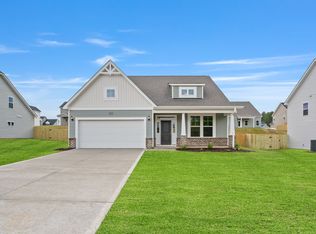 563 Southerland Peak Dr, Raeford, NC 28376