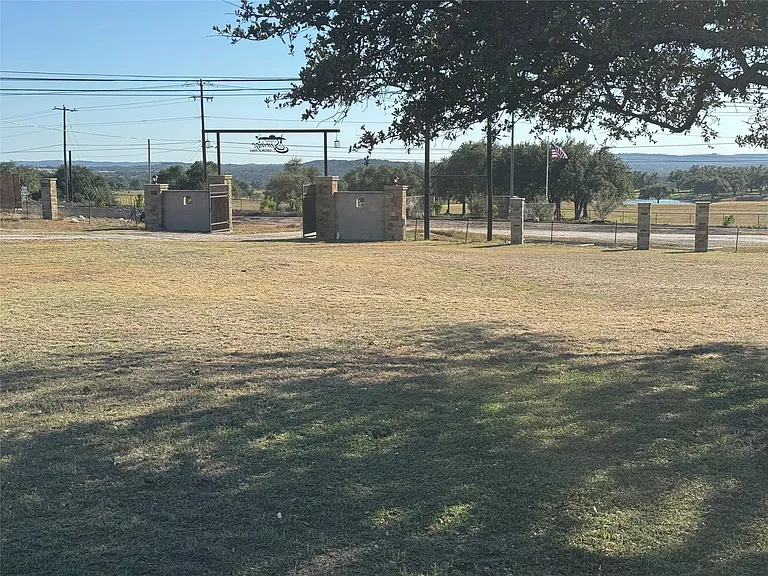 5300 W Highway 290 — Photo 18