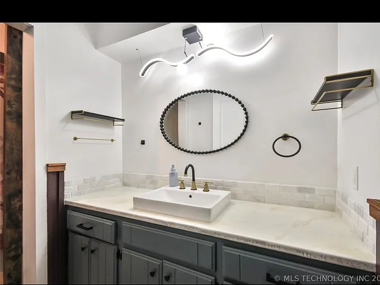 805 N Harville Rd — Photo 6