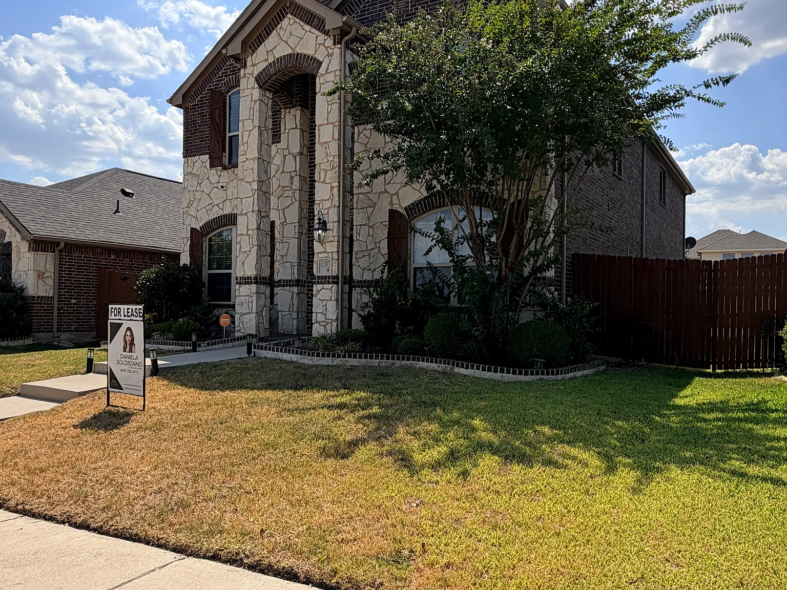 4 bed, 2.5 bath, 2760 sqft, $2,600 — Photo 3