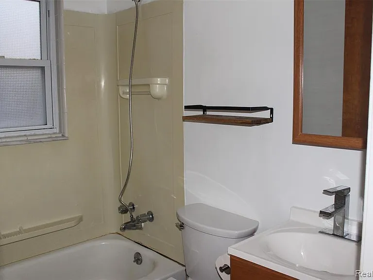 1253 Atkinson Ave — Photo 12