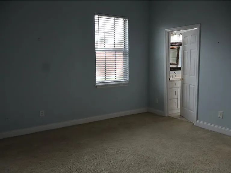 10842 Woodchase Cir — Photo 3