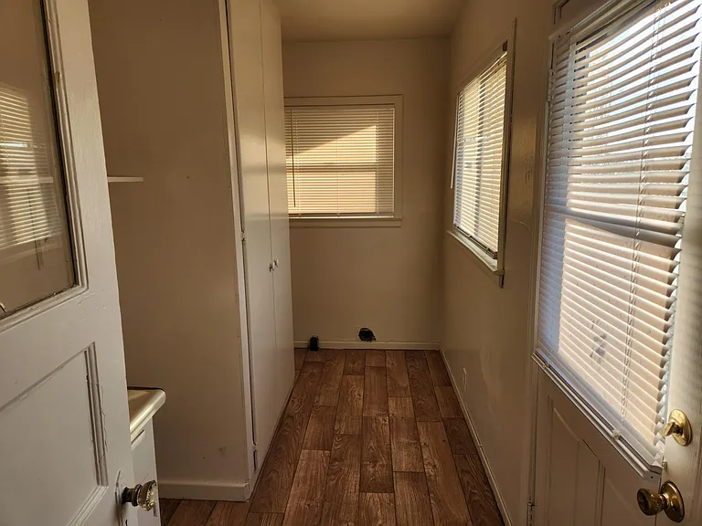 21479 Fargo Ave #1400.00 — Photo 8