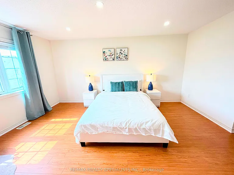 55 Dufay Rd — Photo 15