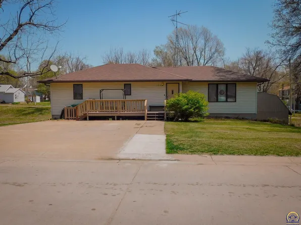 208 Nebraska Ave, Holton, KS 66436