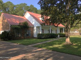 1801 Fairway Dr, Gautier, MS 39553